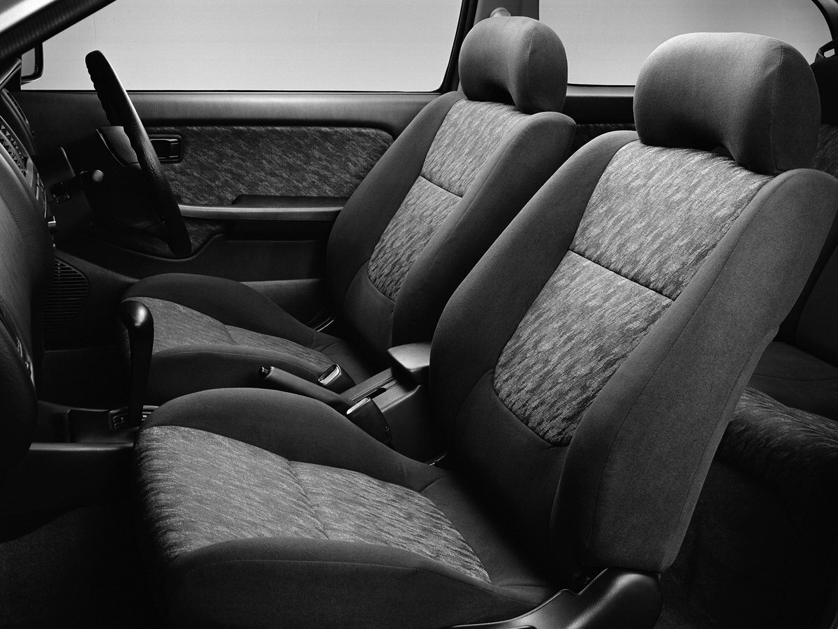 Nissan Lucino, , 1994–1999, Hatchback 3 door: Front cabin