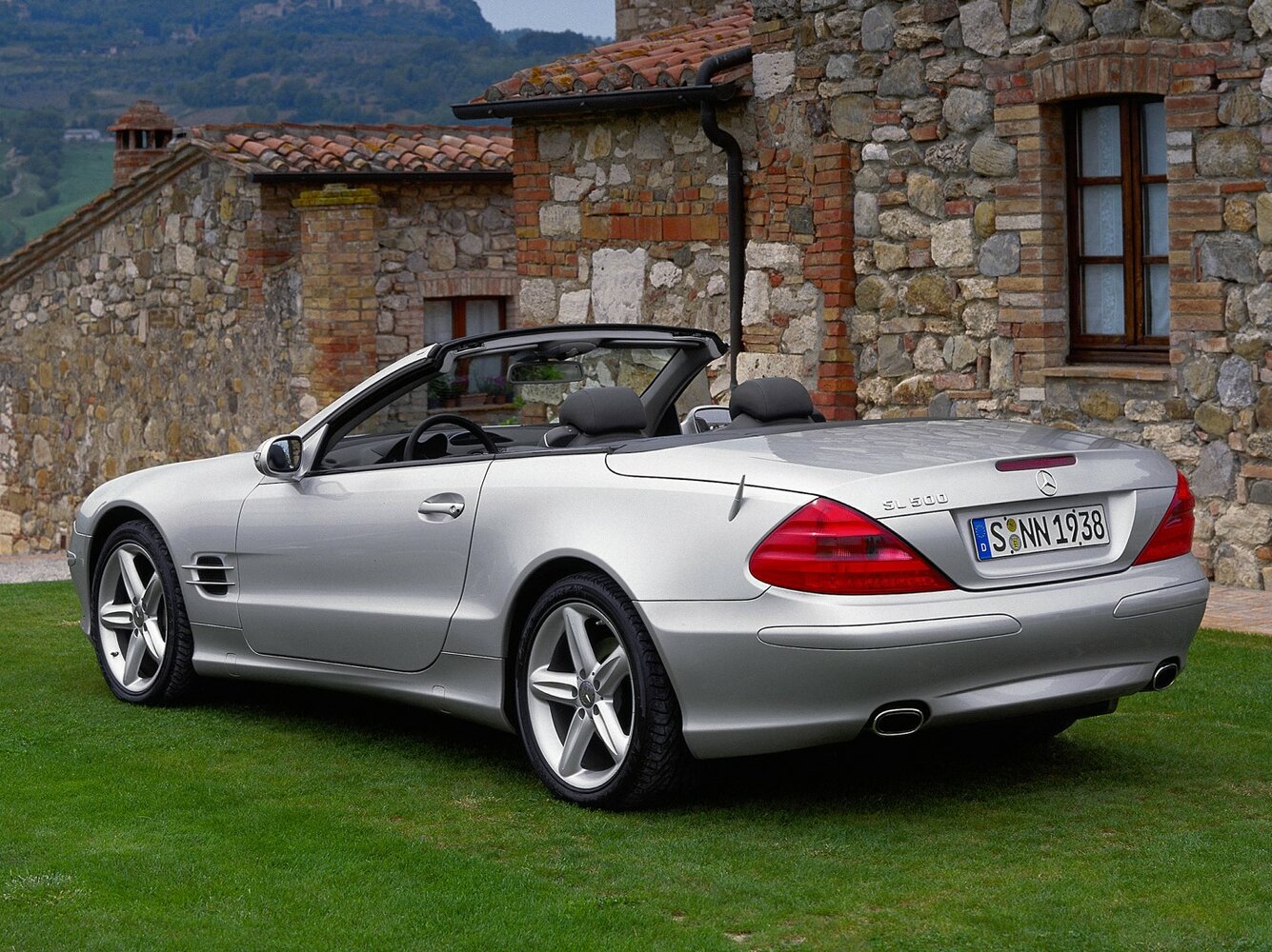 Mercedes-Benz SL-Класс, V (R230), 2001–2006, Родстер: Rear three-quarter view