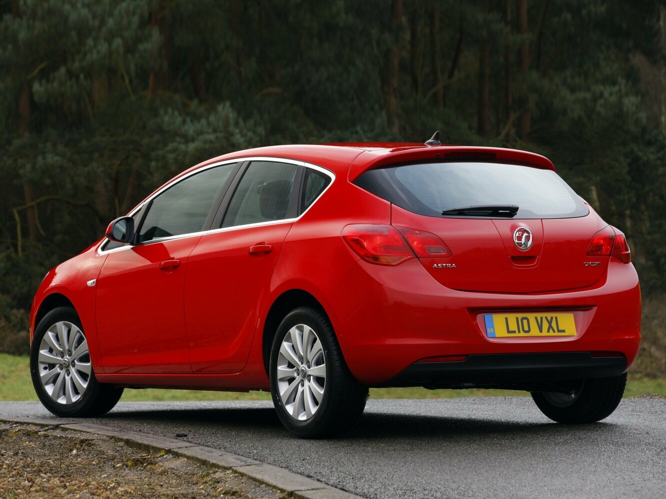 Vauxhall Astra, J, 2009–2015, Хэтчбек 5 дв.: Вид сзади в три четверти