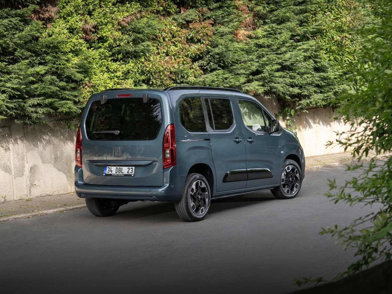 Fiat Doblo, III Рестайлинг, 2024–2026, Компактвэн: Вид сзади в три четверти