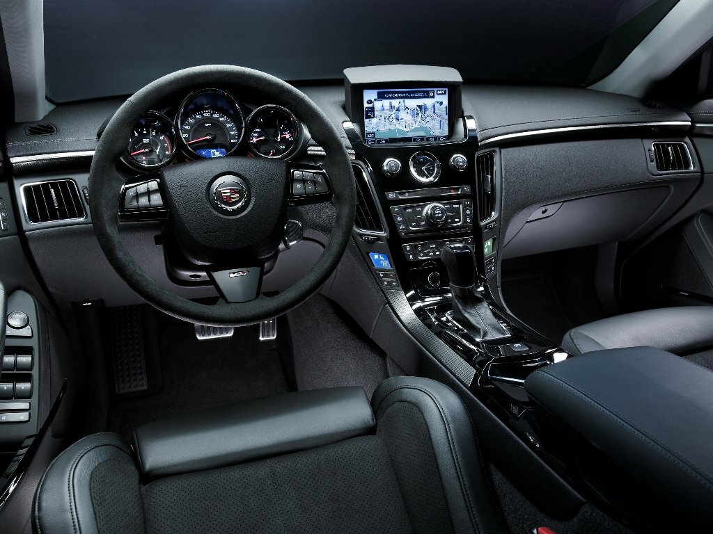 Cadillac CTS-V, II, 2008–2013, Седан: Передняя панель
