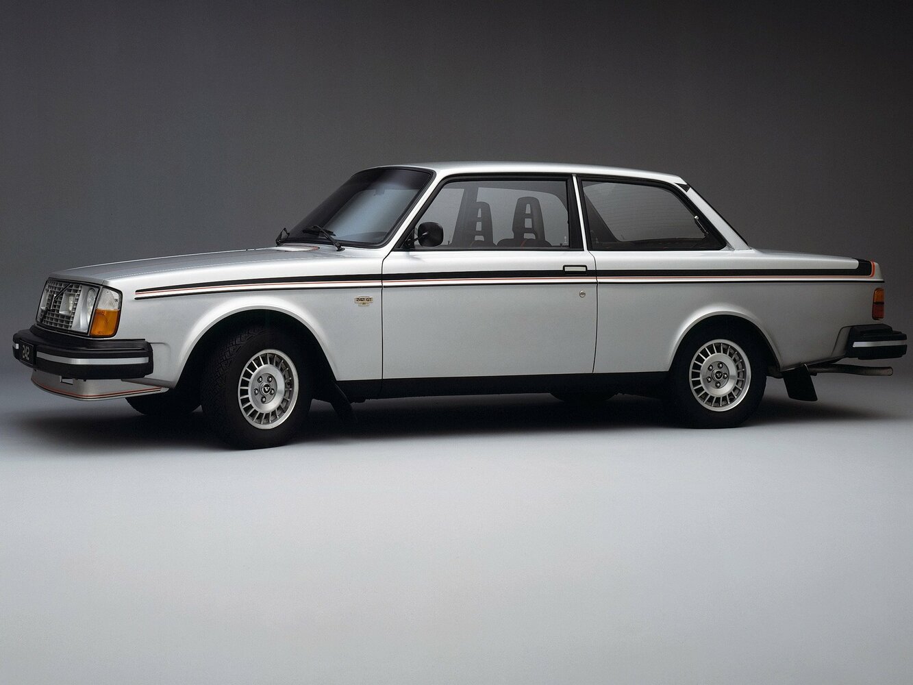 Volvo 240 Series, , 1974–1993, Седан 2 дв.: Вид сбоку