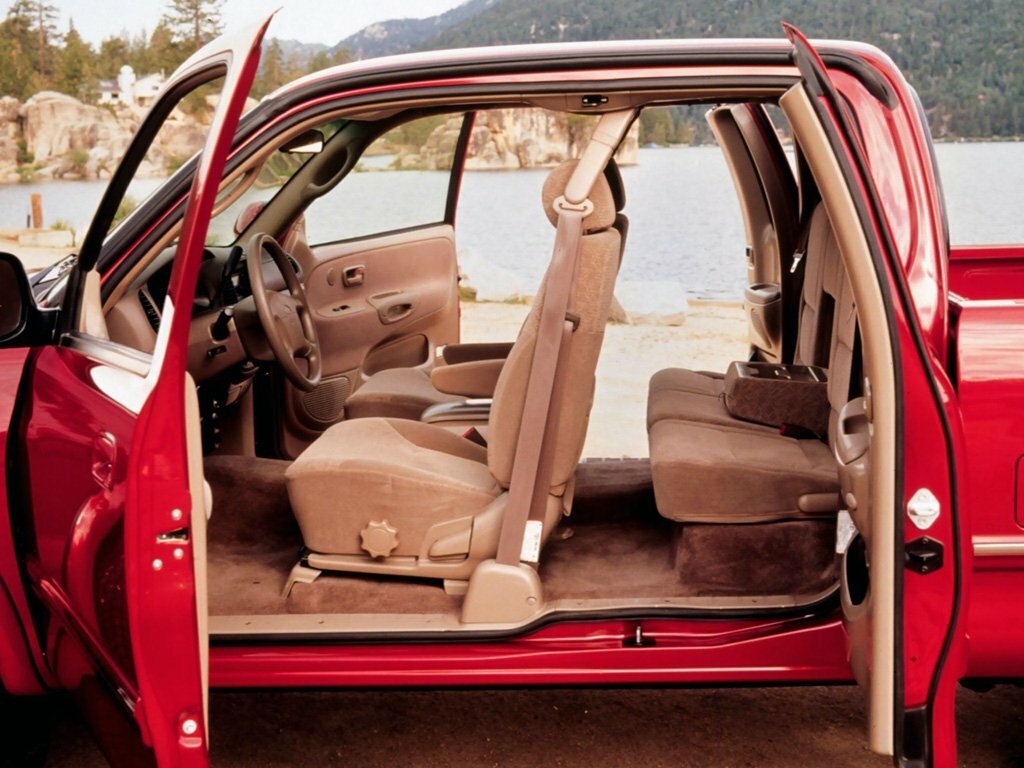 Toyota Tundra, I, 1999–2002, Pickup Двойная кабина: Rear cabin