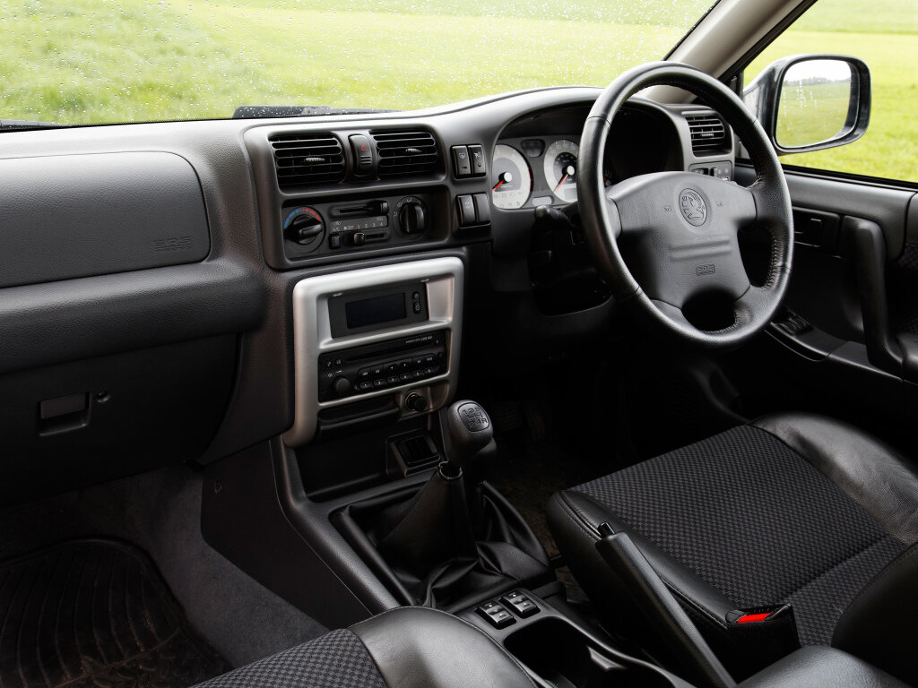 Vauxhall Frontera, B facelift, 2001–2004, SUV 5 door: Front cabin