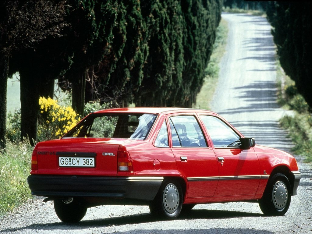 Opel Kadett, E Рестайлинг, 1989–1993, Седан: Вид сзади в три четверти