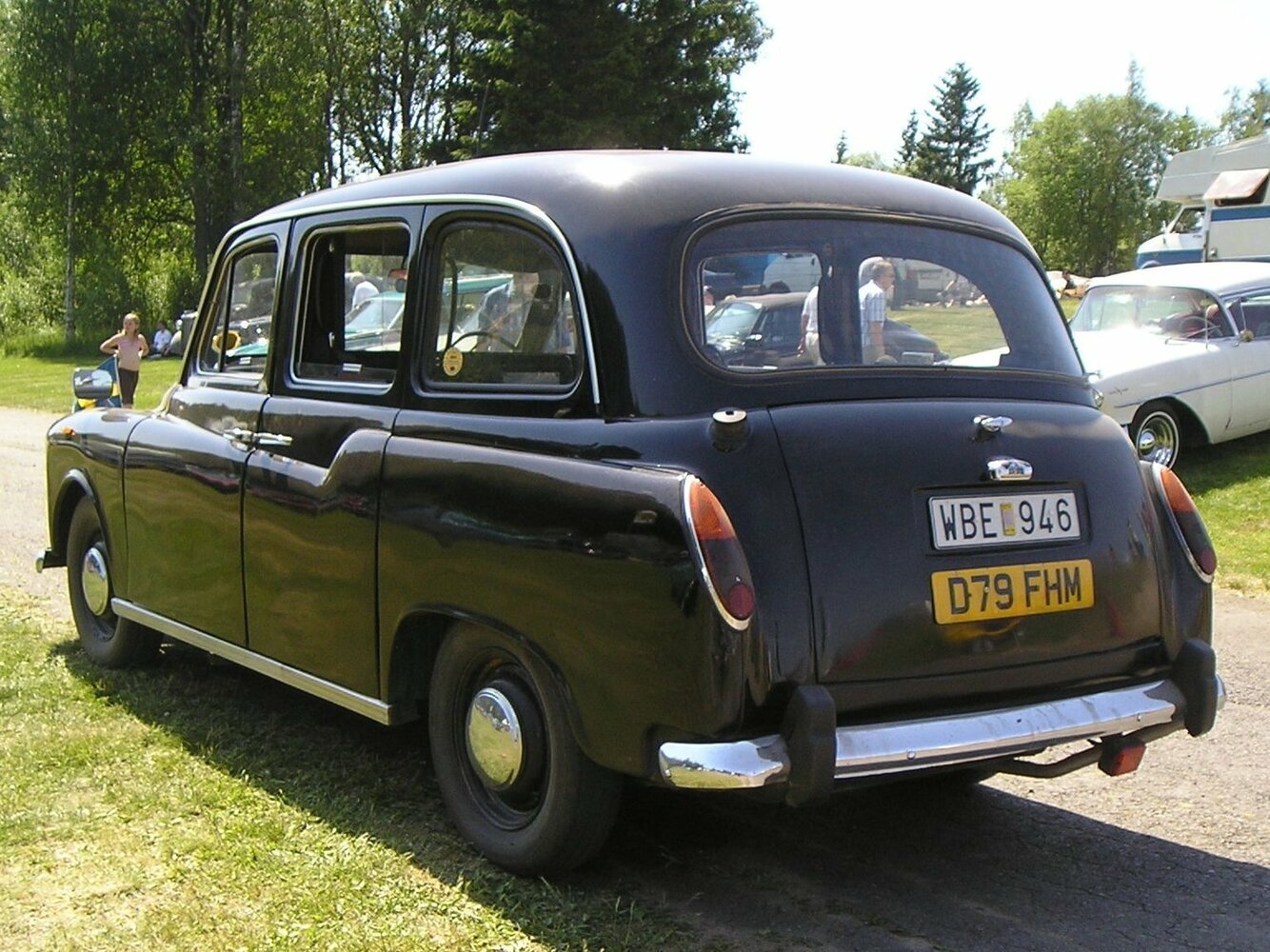 Carbodies FX4, , 1982–1995, Седан: Вид сзади в три четверти