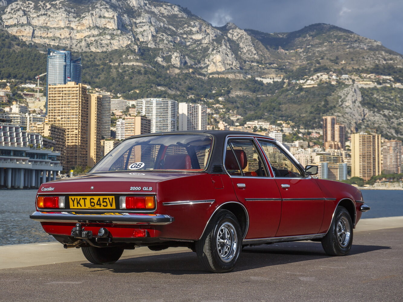 Vauxhall Cavalier, I, 1975–1981, Седан: Вид сзади в три четверти