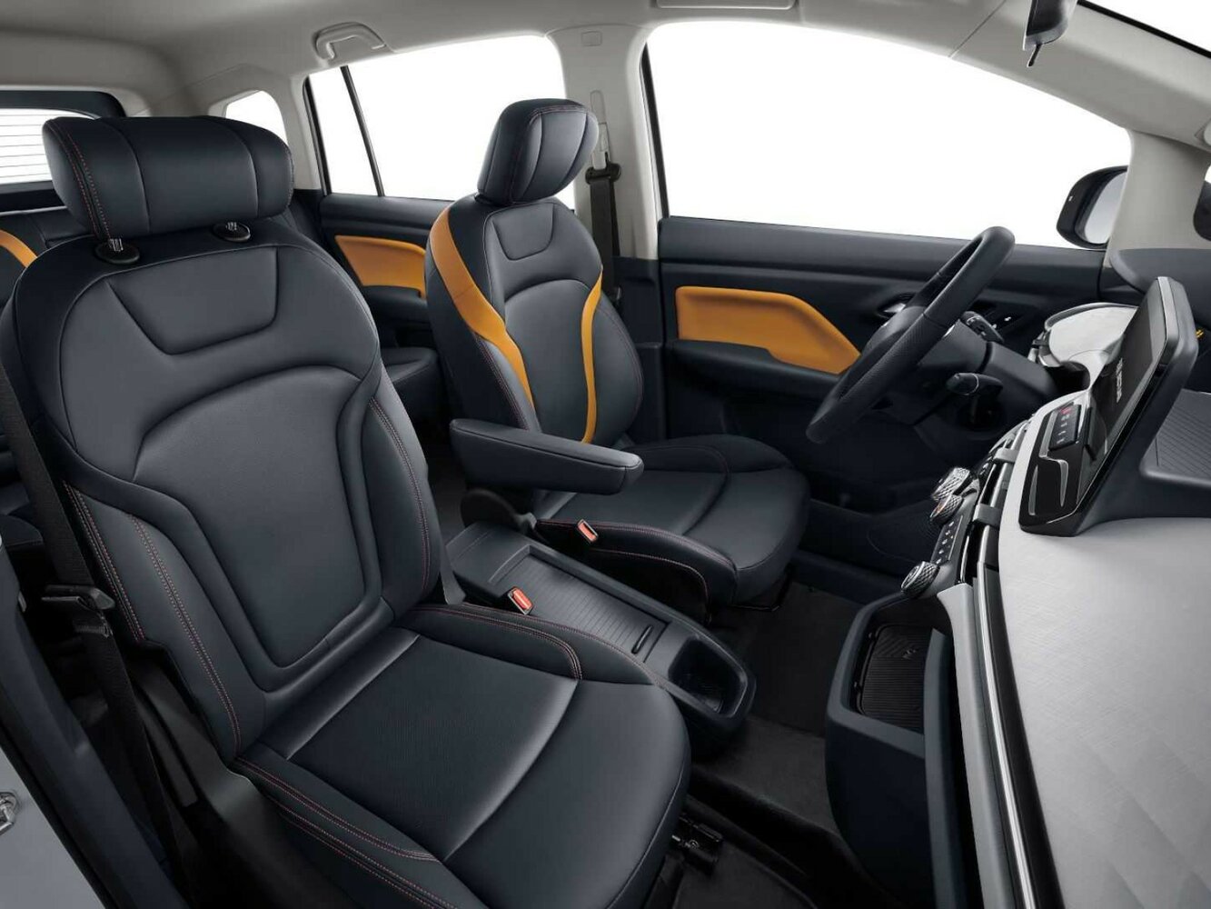 FAW Bestune NAT, , 2021–2026, Minivan: Front cabin