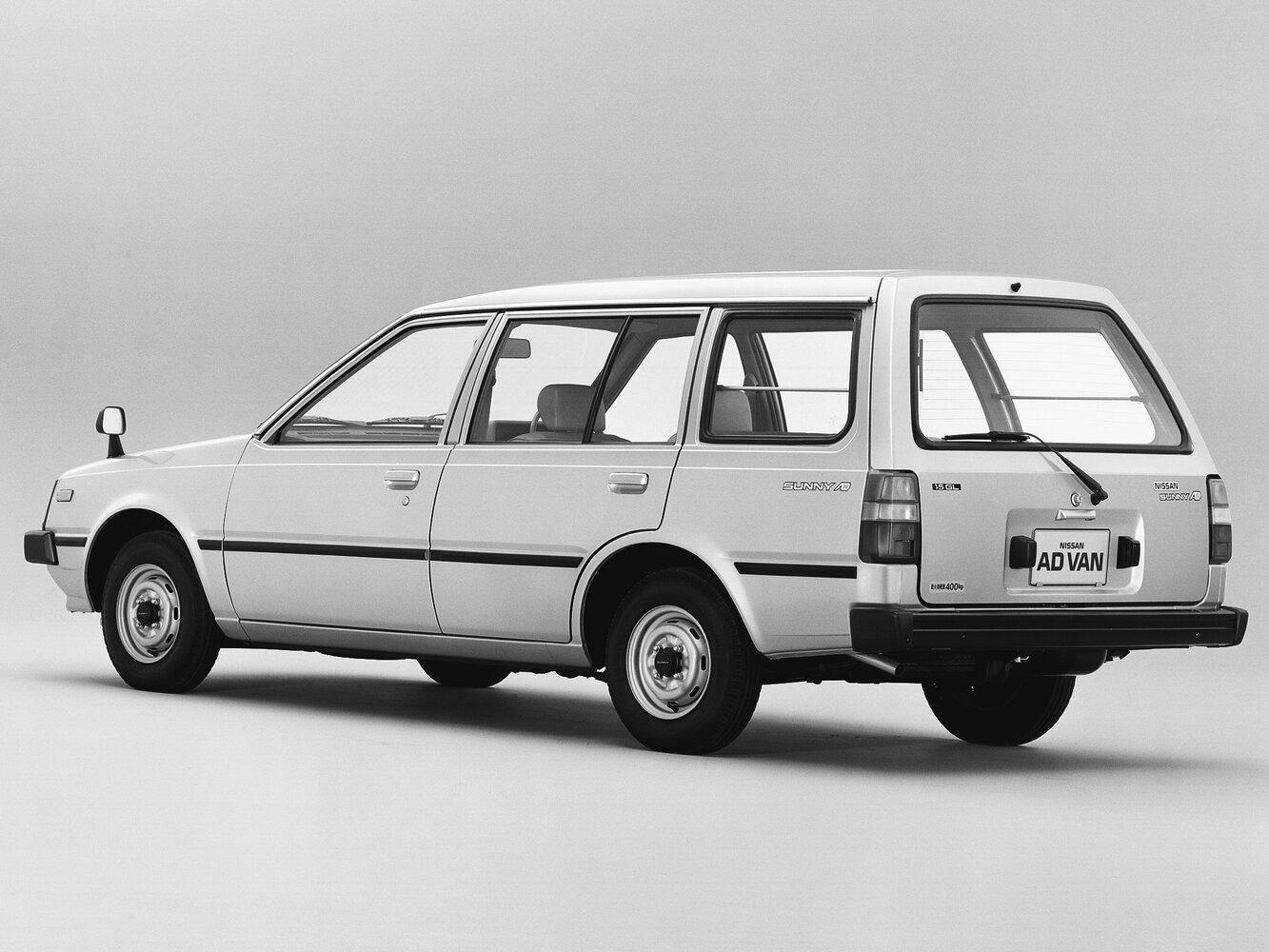 Nissan AD, VB11, 1982–1990, Estate 5 door: Rear three-quarter view