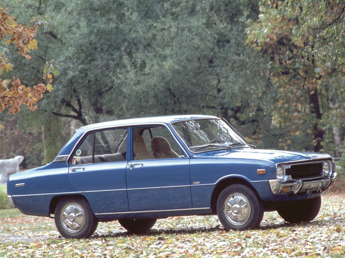 Mazda 1000, , 1967–1977, Sedan: Side view