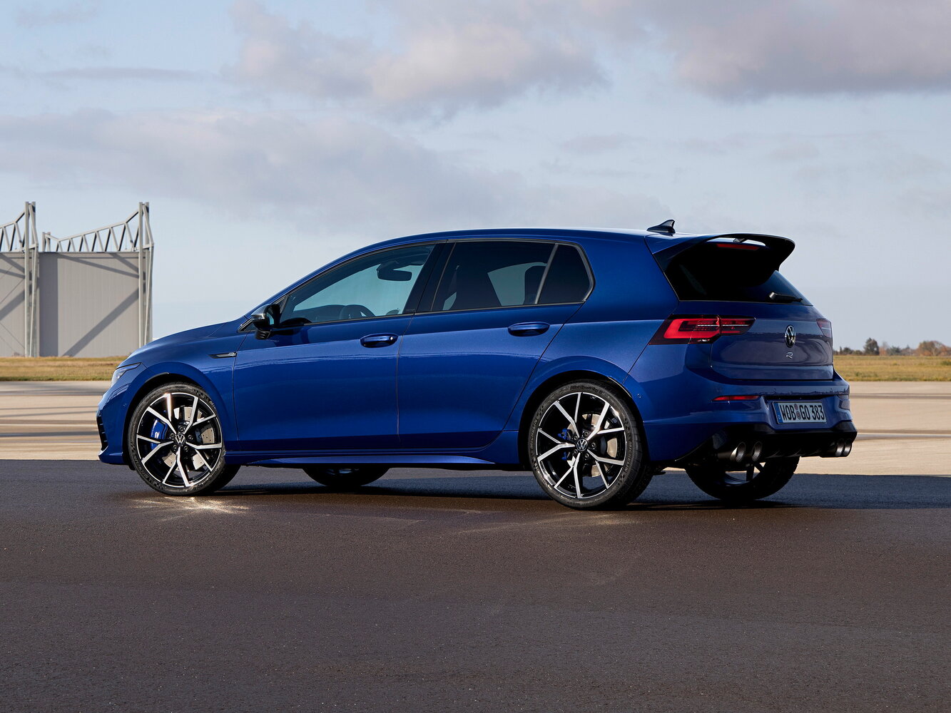 Volkswagen Golf R, VIII, 2020–2024, Хэтчбек 5 дв.: Вид сзади в три четверти