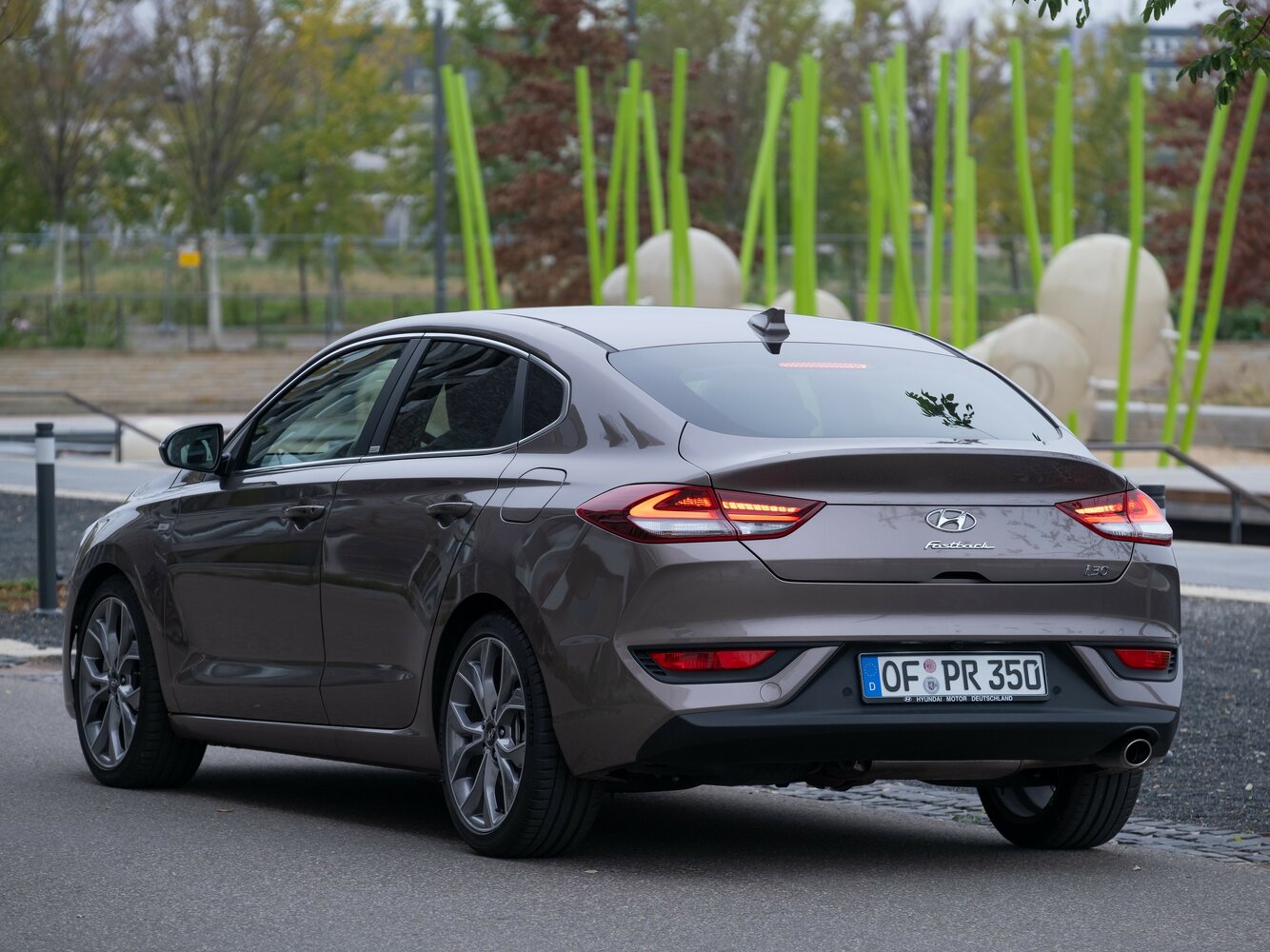 Hyundai i30, III Рестайлинг 2, 2020–2026, Фастбек Fastback: Вид сзади в три четверти