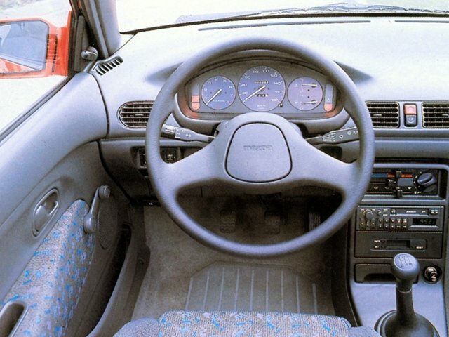 Mazda 121, II, 1991–1996, Sedan: Front cabin