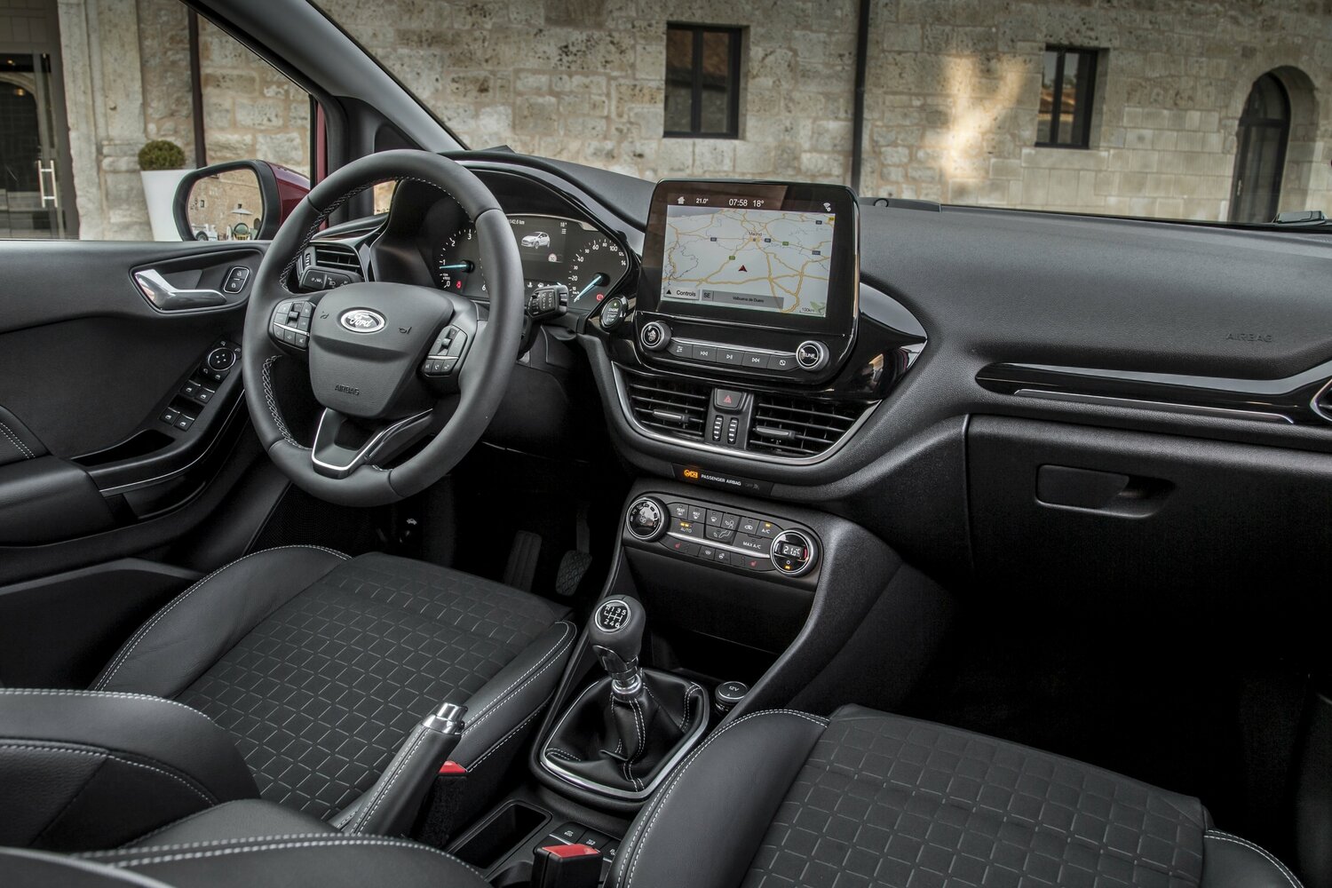 Ford Fiesta, Mk7, 2017–2021, Хэтчбек 5 дв.: Передняя часть салона
