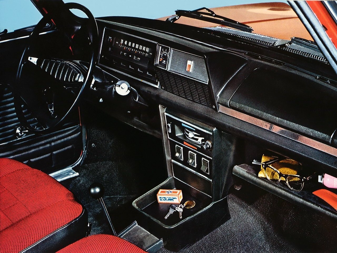 FSO 125p, , 1967–1992, Универсал 5 дв.: Передняя часть салона