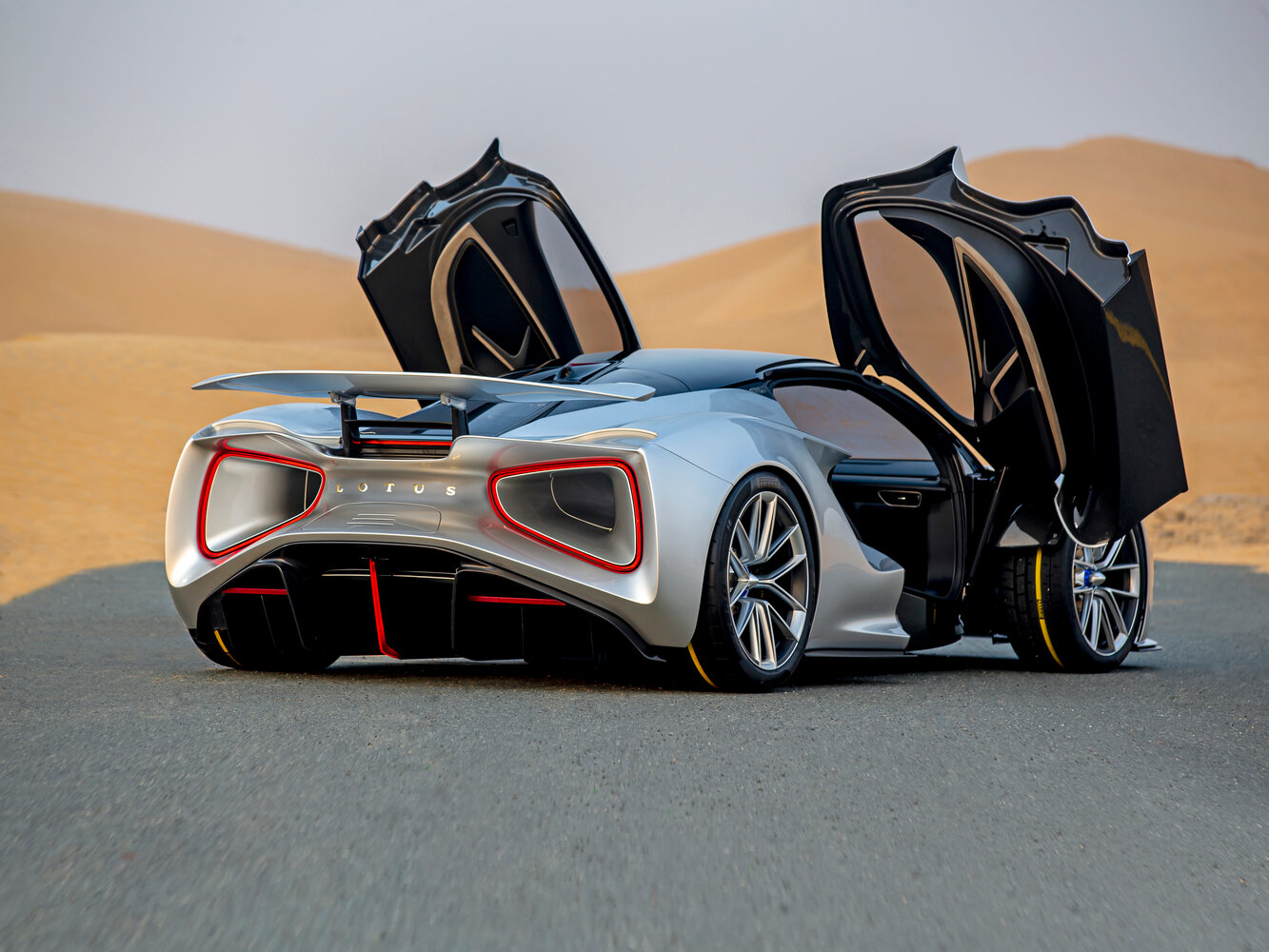 Lotus Evija, , 2022–2024, Купе: Вид сзади в три четверти