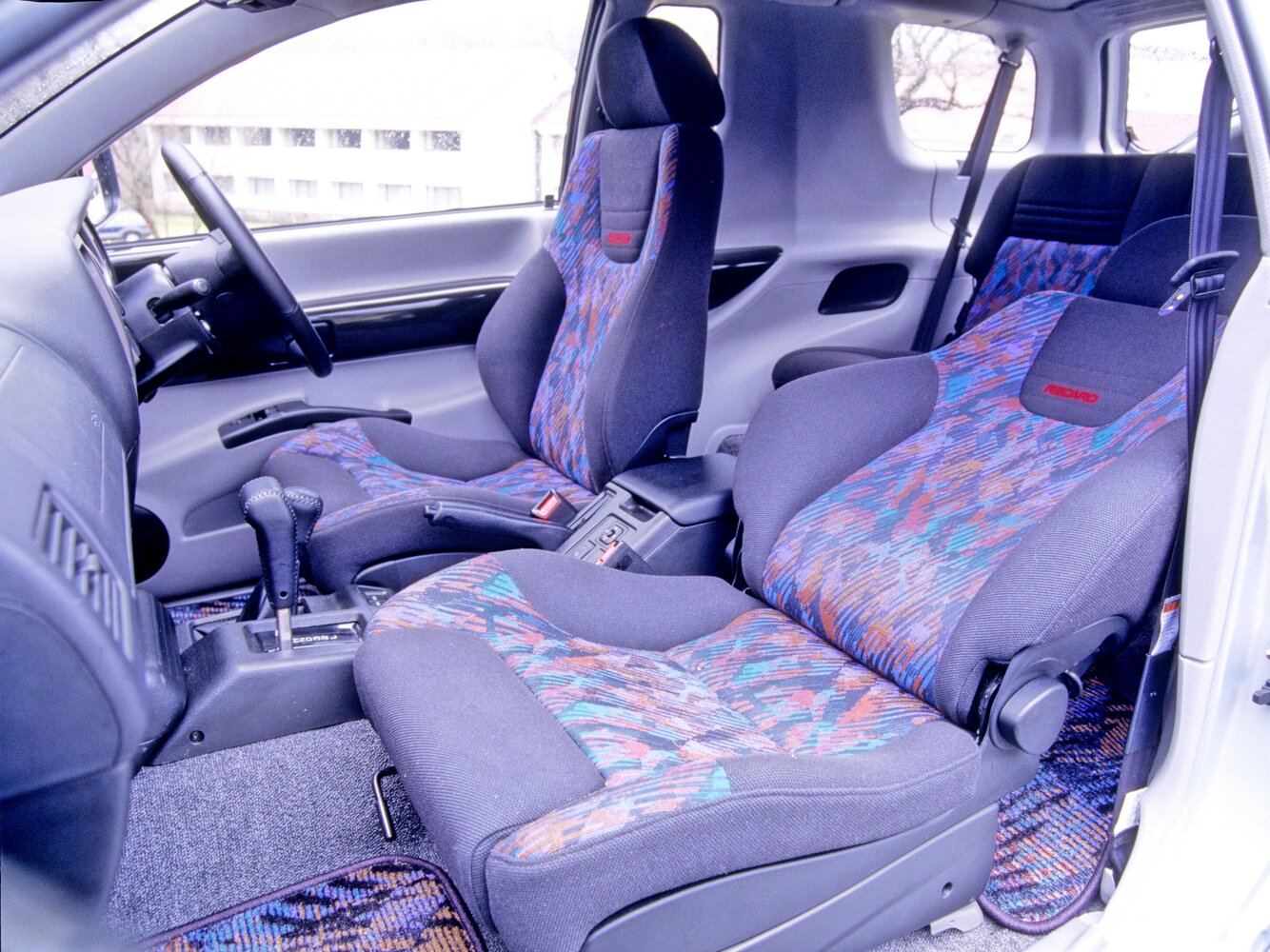 Isuzu VehiCross, , 1997–2001, Внедорожник 3 дв.: Передняя часть салона