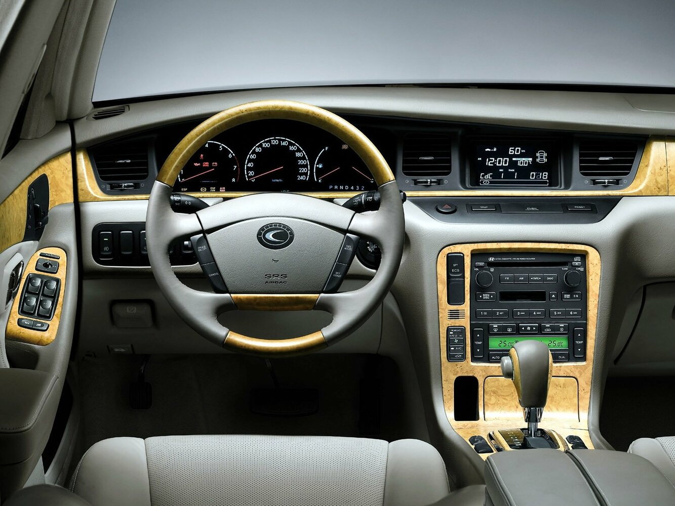 Hyundai Centennial, , 1999–2008, Sedan: Dashboard