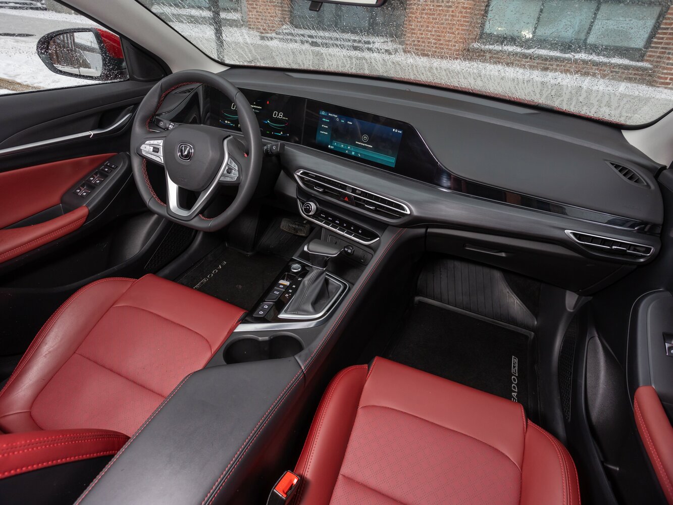 Changan Eado Plus, , 2020–2026, Седан: Передняя часть салона