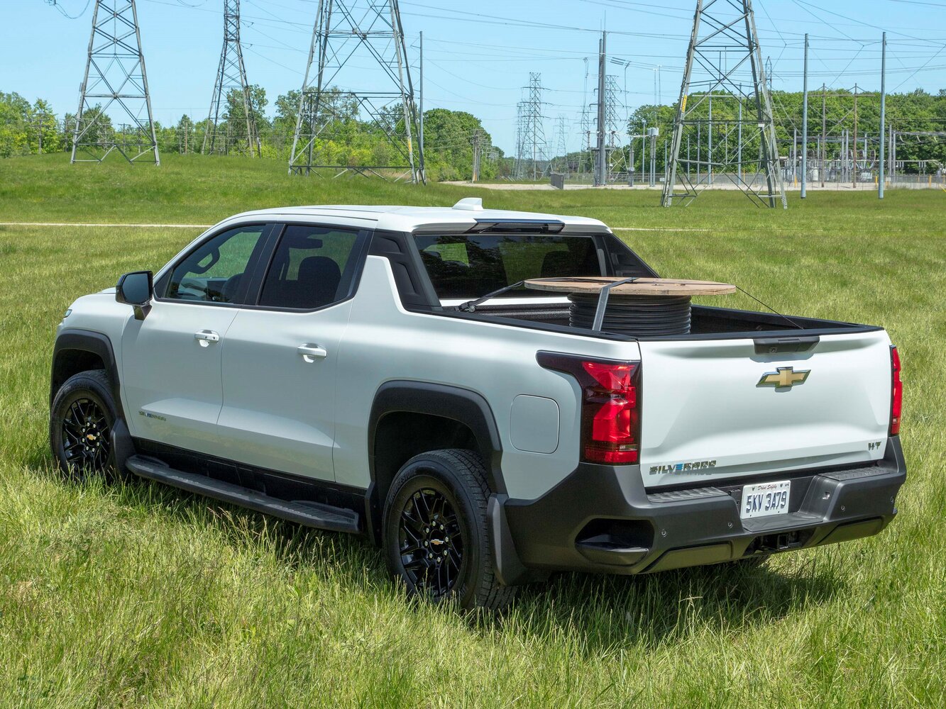 Chevrolet Silverado, IV (T1XX) facelift, 2022–2026, Pickup Двойная кабина EV: Rear three-quarter view