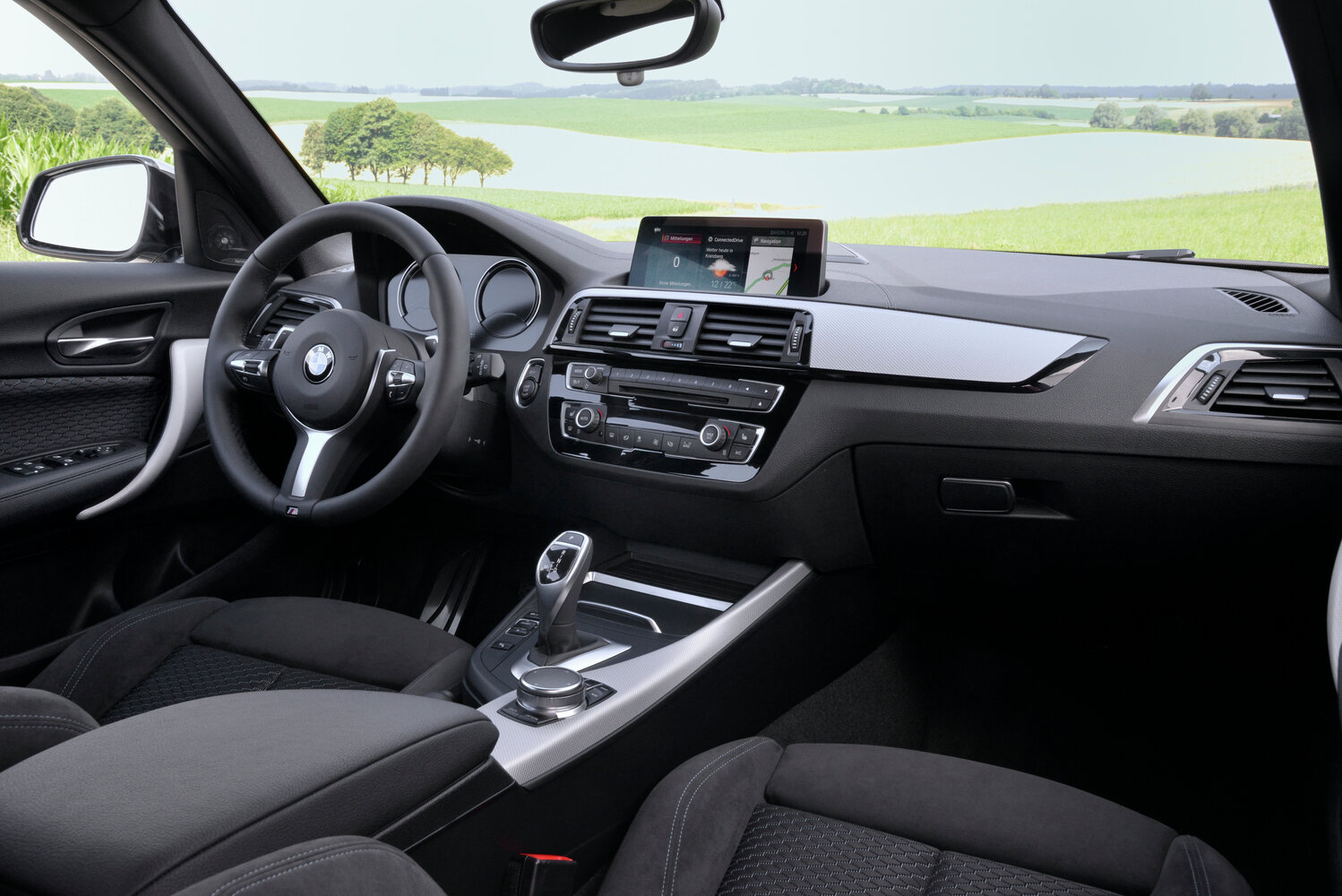 BMW 1 серии, II (F20/F21) facelift 2, 2017–2019, Hatchback 5 door: Front cabin