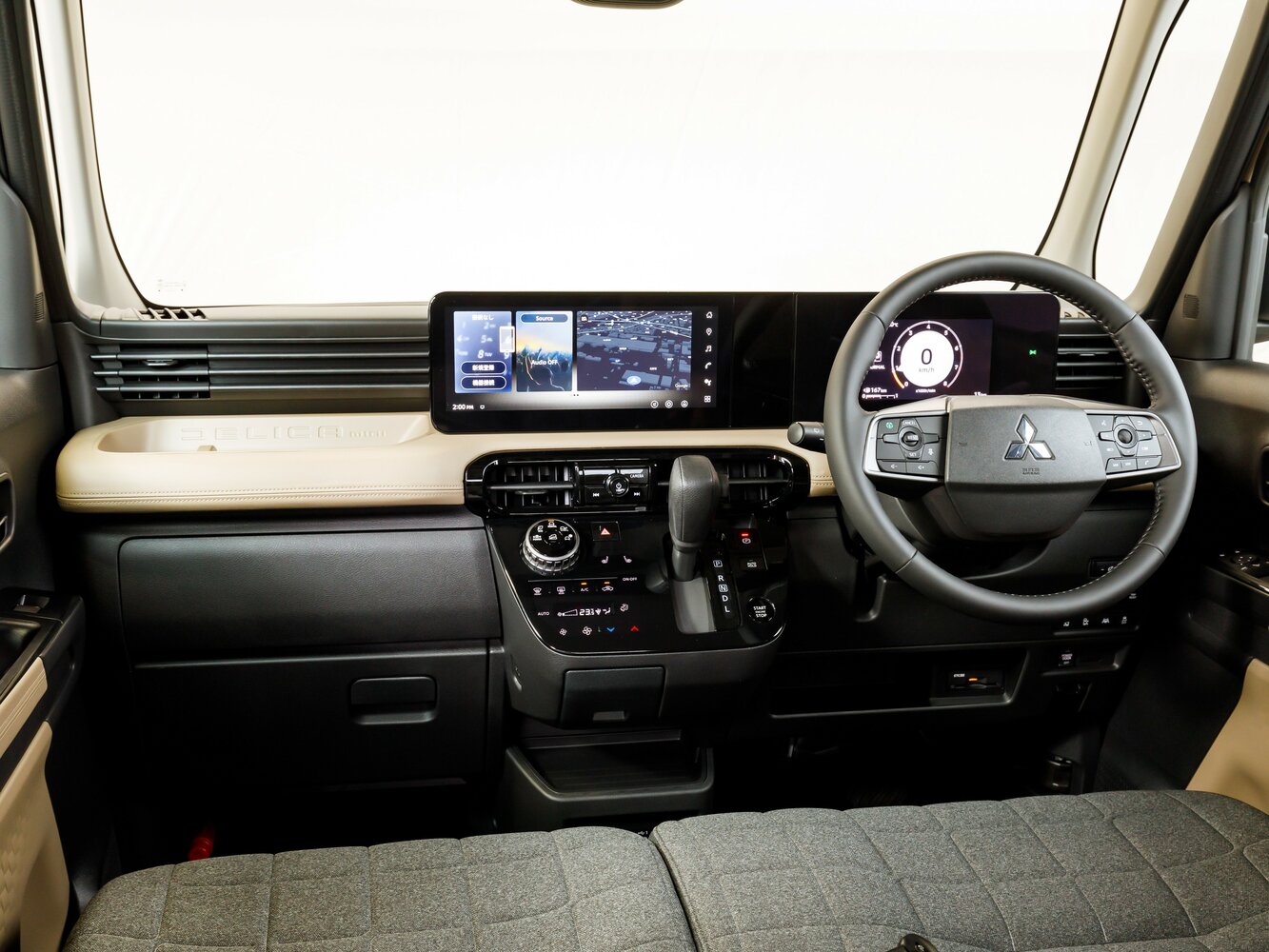 Mitsubishi Delica Mini, II, 2025–2026, Микровэн: Передняя часть салона