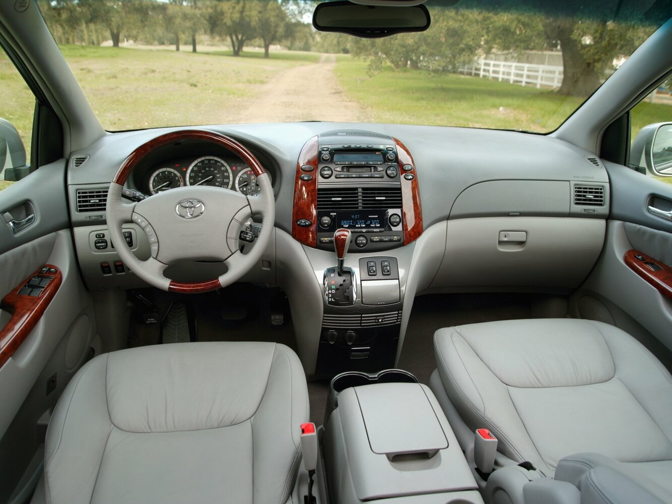Toyota Sienna, II, 2003–2005, Minivan: Dashboard