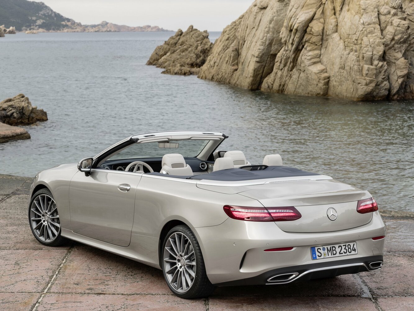 Mercedes-Benz E-Класс, V (W213, S213, C238), 2016–2021, Кабриолет: Вид сзади в три четверти