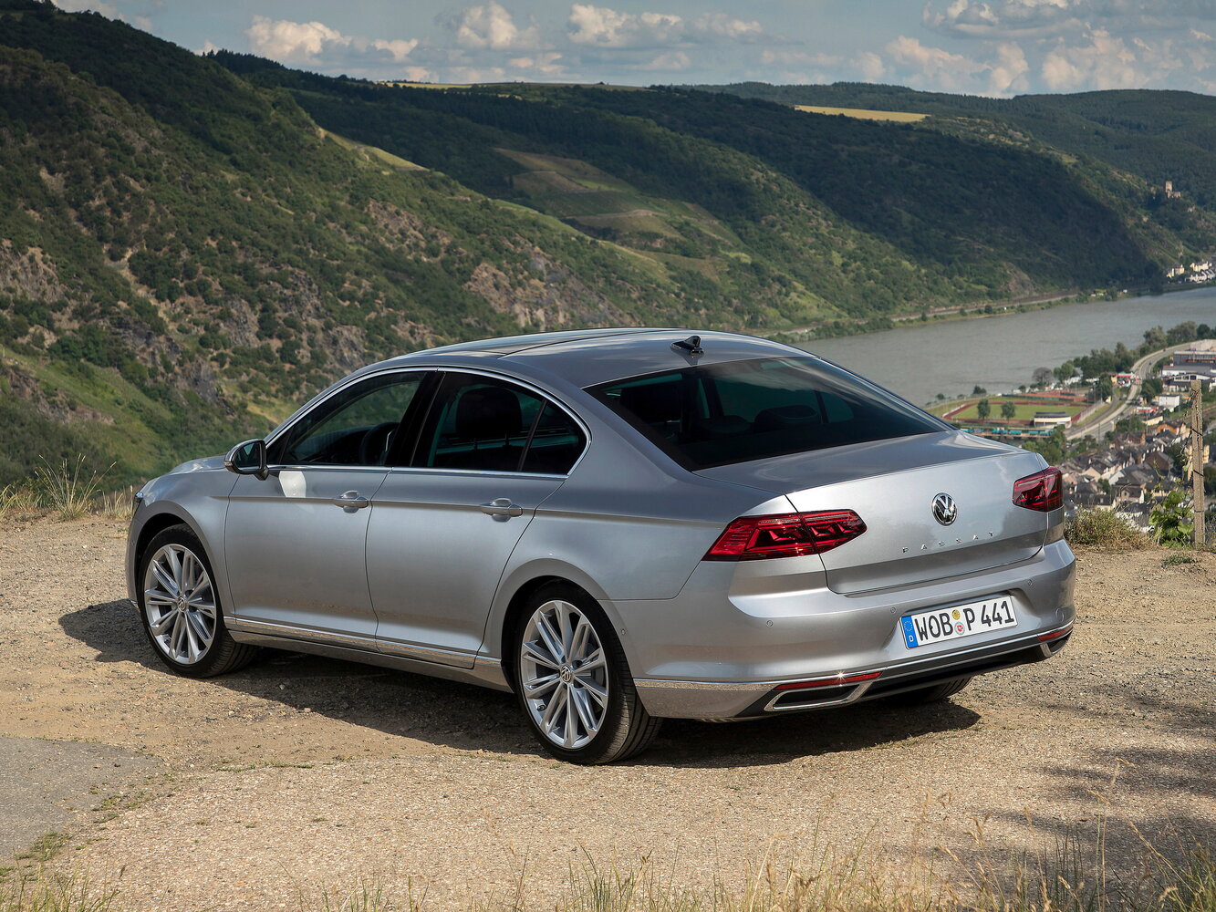 Volkswagen Passat, B8 Рестайлинг, 2019–2023, Седан: Вид сзади в три четверти