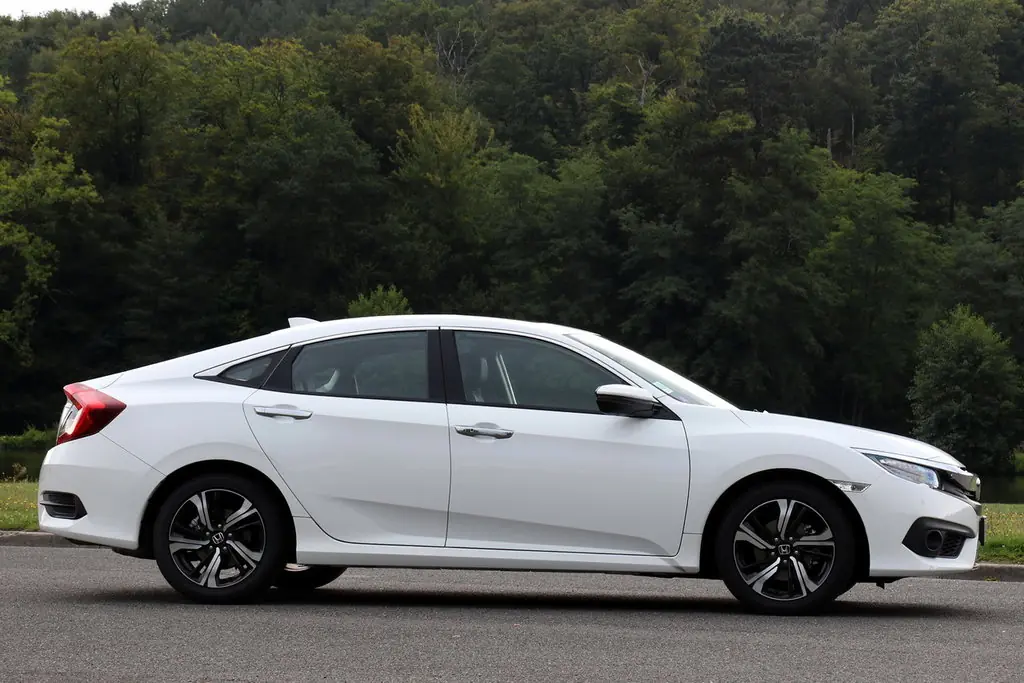 Honda Civic, 10 поколение, FC, Седан, Европа, 12.2016 - 07.2019: фото поколения 23