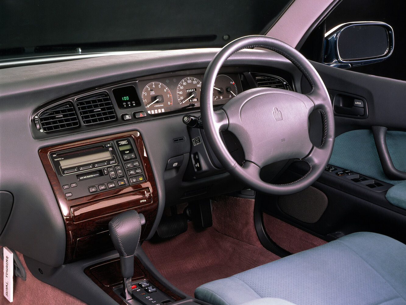 Toyota Crown, IX (S140), 1991–1995, Sedan: Front cabin
