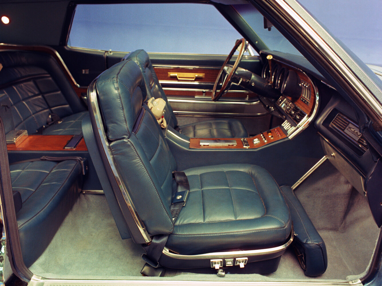 Ford Thunderbird, V, 1967–1971, Купе-хардтоп: Передняя часть салона