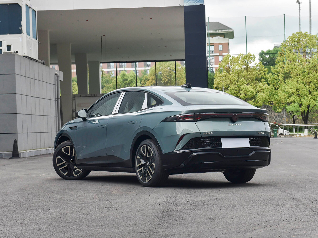 Volkswagen ID.Unyx 07, , 2025–2026, Седан: Вид сзади в три четверти