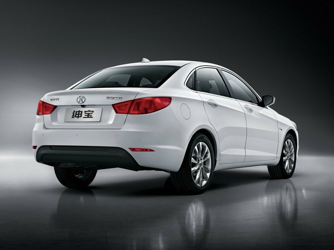 BAIC U5, I, 2014–2017, Седан: Вид сзади в три четверти