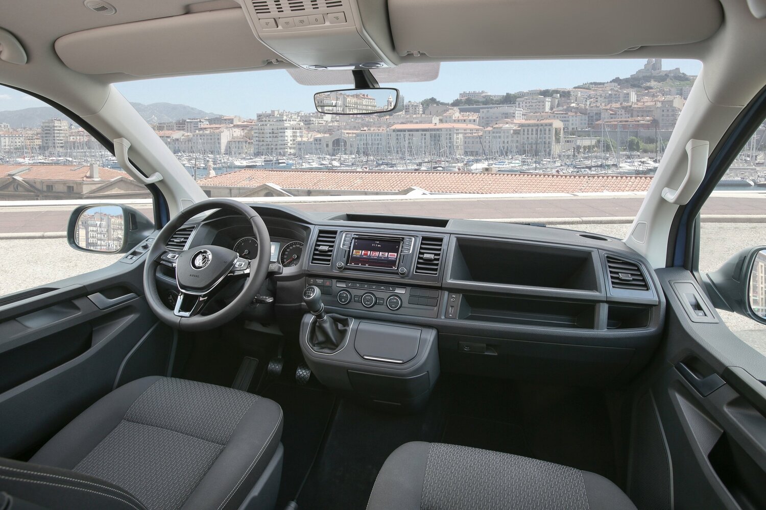 Volkswagen Transporter, T6, 2015–2019, Минивэн: Передняя часть салона