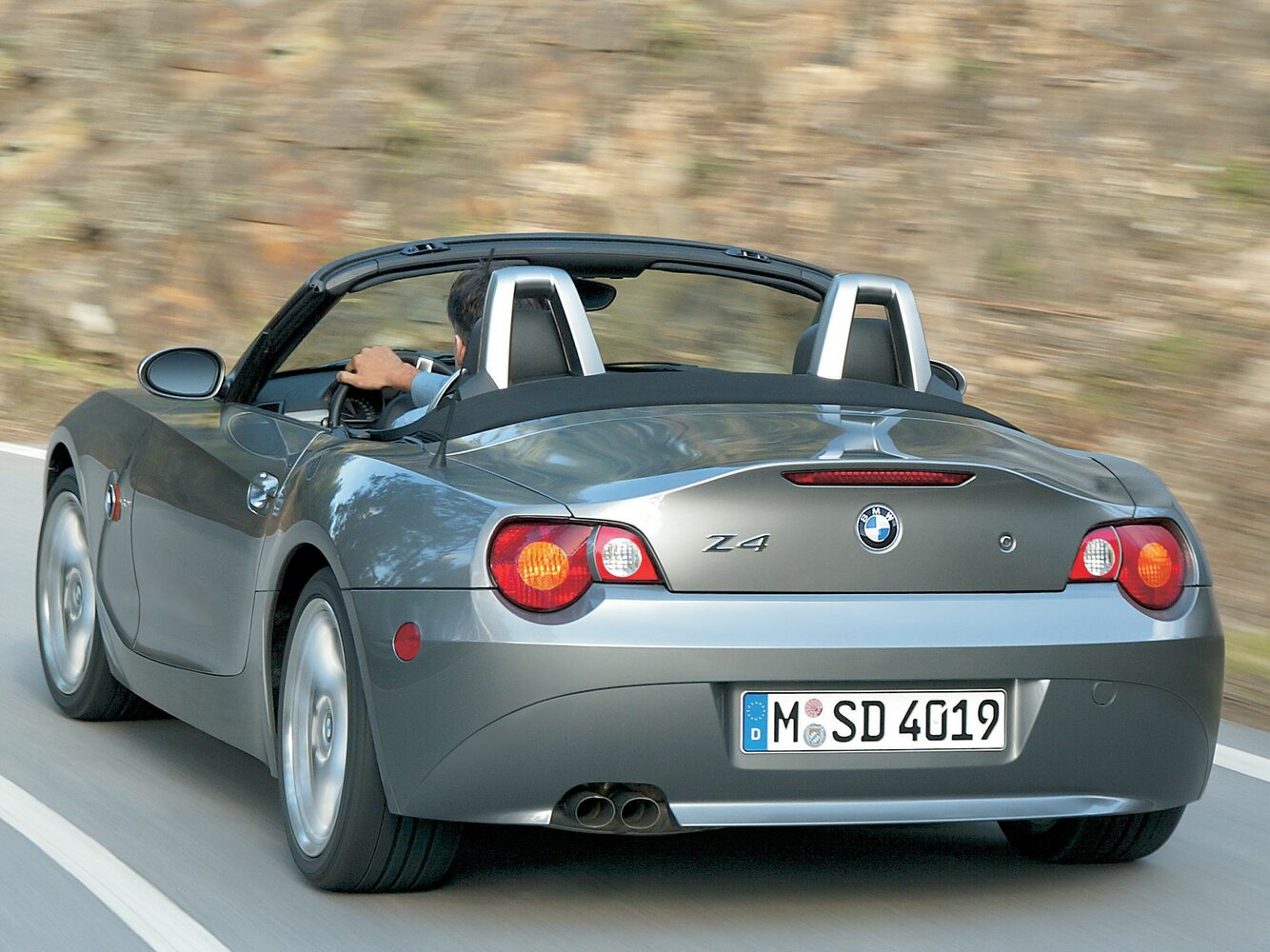BMW Z4, I (E85/E86), 2002–2005, Родстер: Rear three-quarter view
