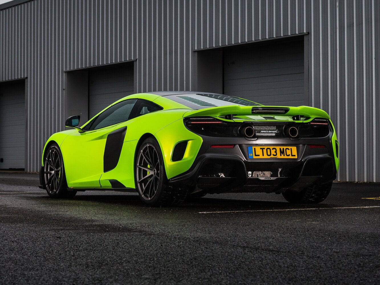 McLaren 675LT, , 2015–2017, Coupe: Rear three-quarter view