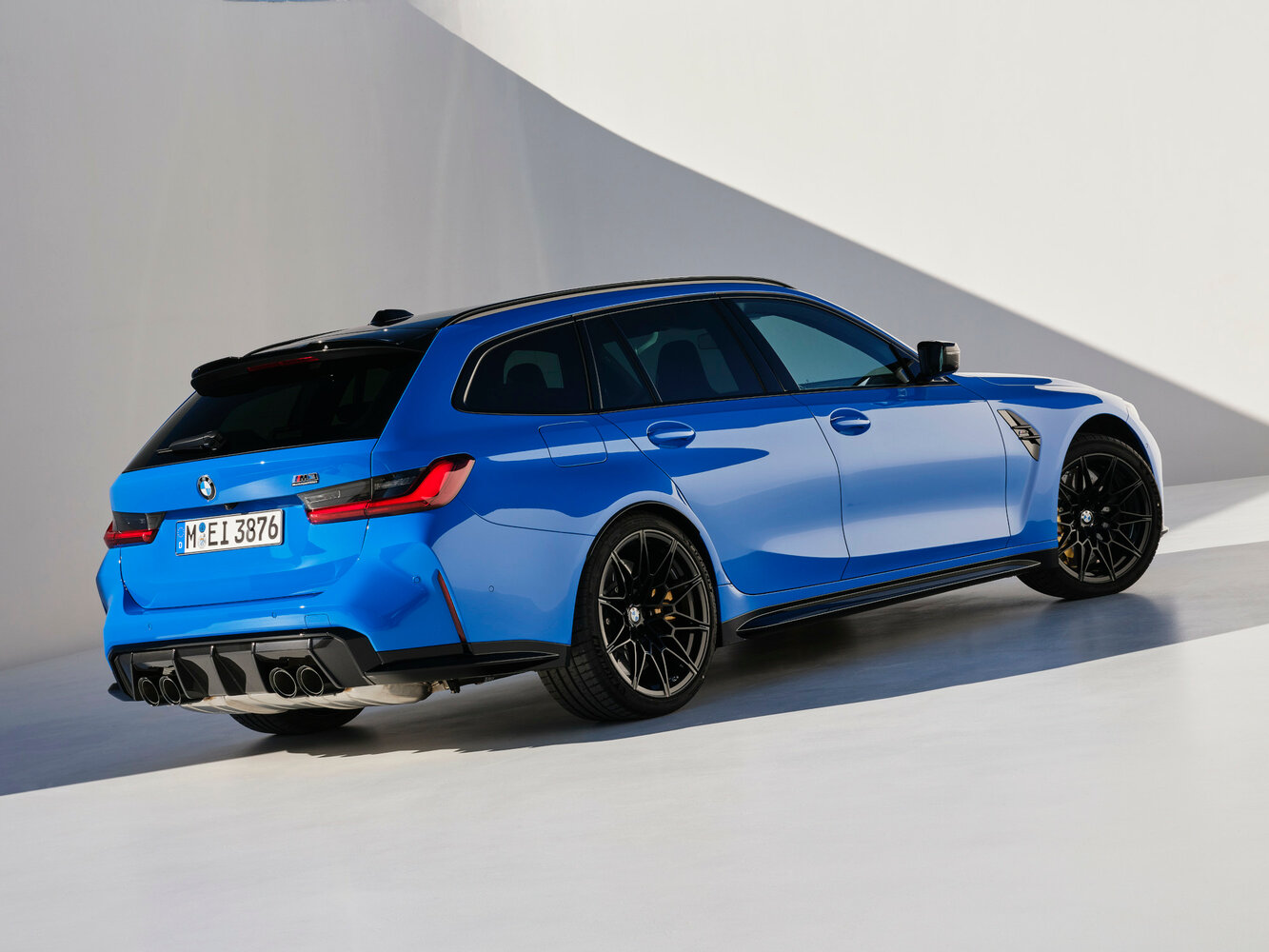 BMW M3, VI (G80) Рестайлинг, 2024–2026, Универсал 5 дв.: Вид сзади в три четверти