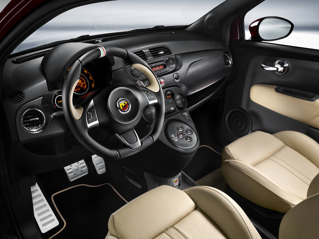 Abarth 695, I, 2010–2017, Convertible: Front cabin