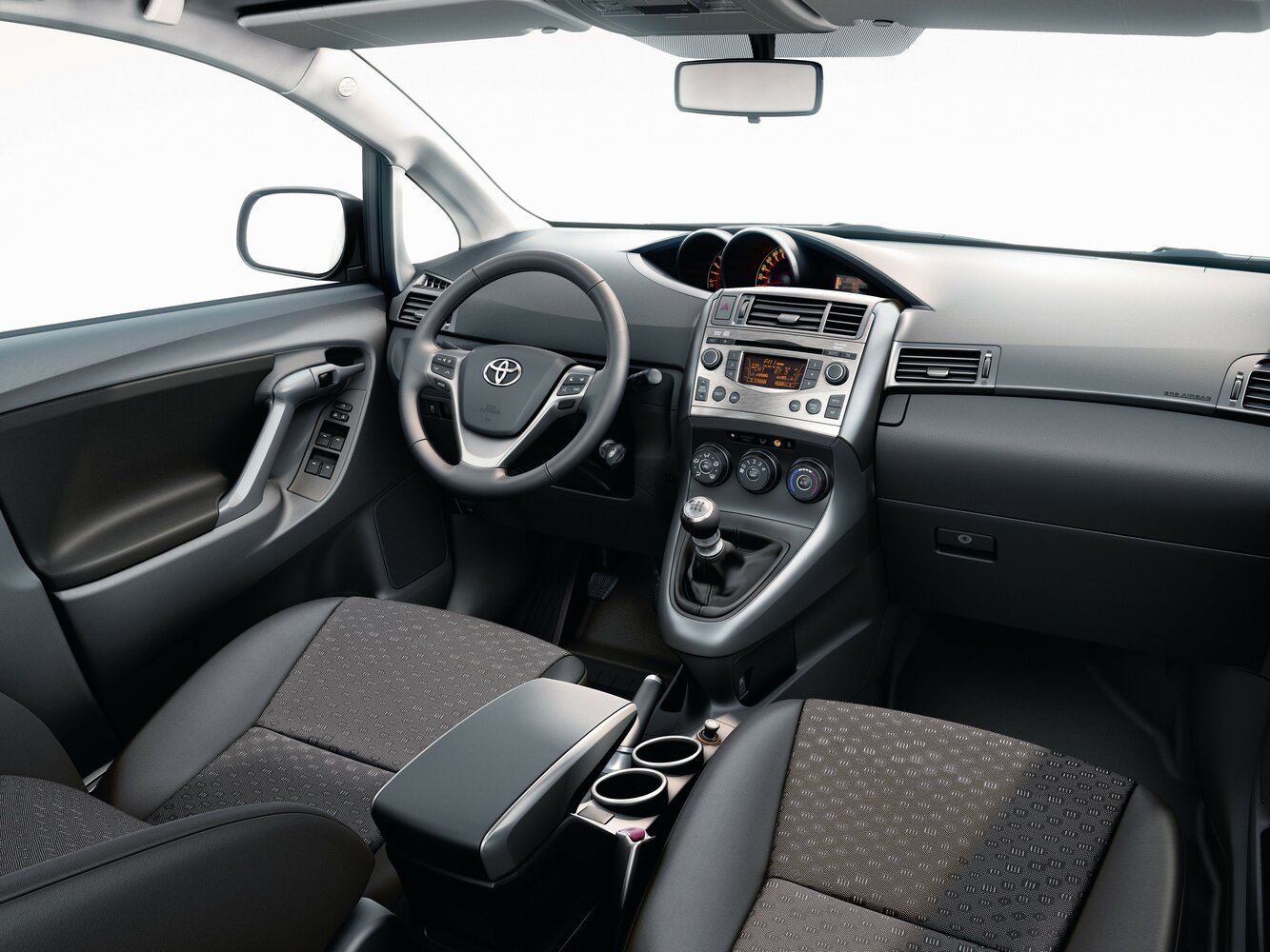 Toyota Verso, I, 2009–2012, Compact MPV: Front cabin
