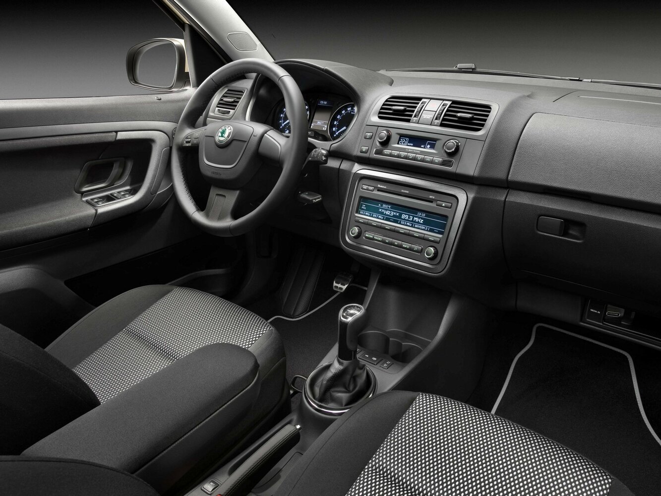 Skoda Roomster, I Рестайлинг, 2010–2015, Компактвэн Scout: Передняя часть салона