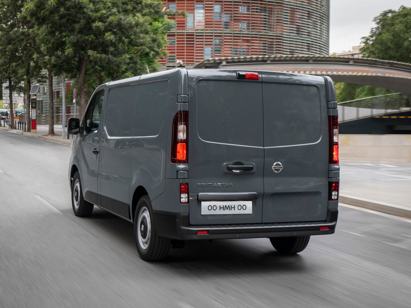 Nissan Primastar, II, 2021–2026, Van Van: Rear three-quarter view