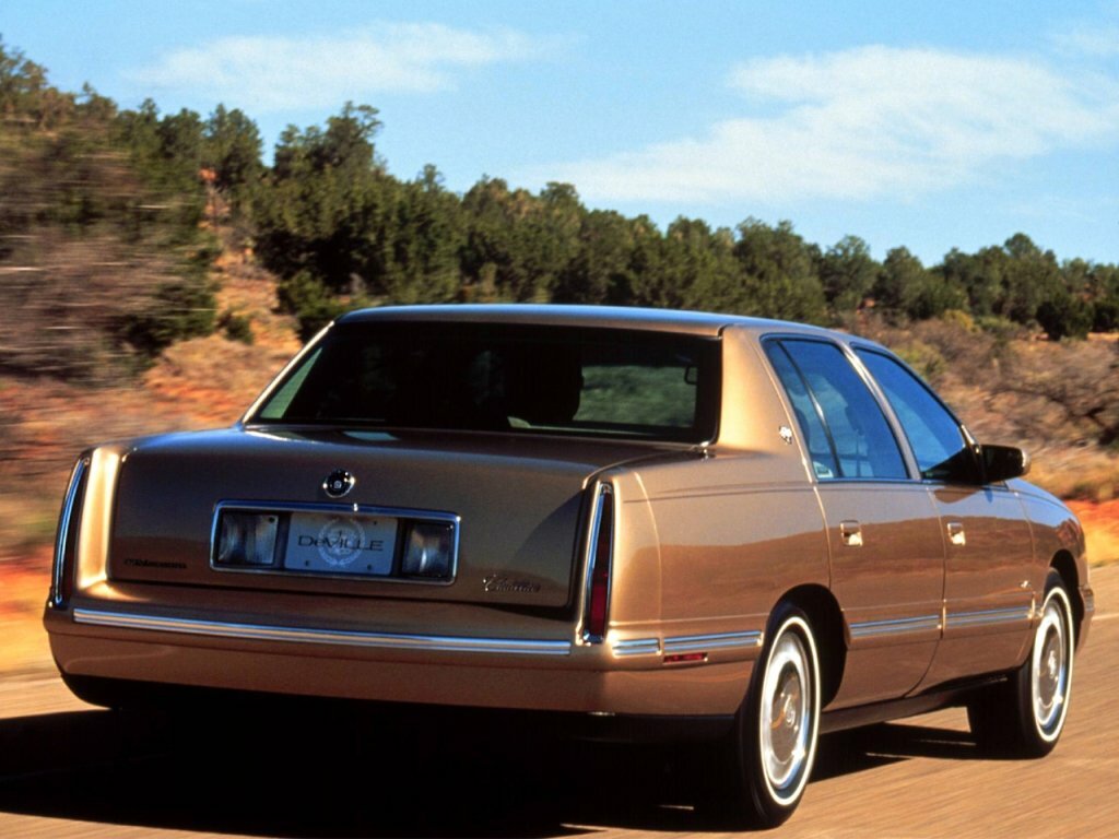 Cadillac DeVille, VII, 1994–1999, Седан: Вид сзади в три четверти