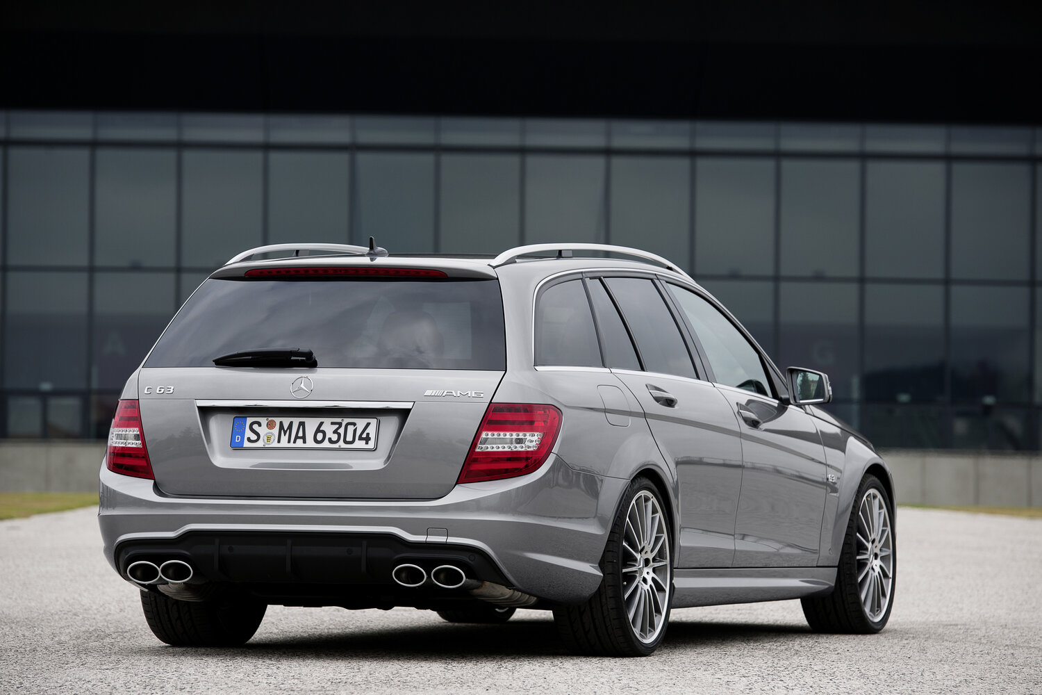 Mercedes-Benz C-Класс AMG, III (W204) Рестайлинг, 2011–2015, Универсал 5 дв.: Вид сзади в три четверти
