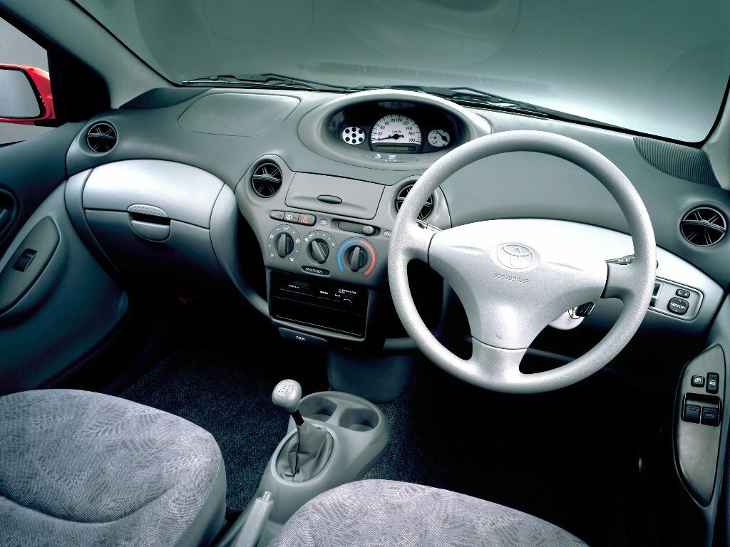 Toyota Vitz, I (P10), 1999–2005, Hatchback 3 door: Dashboard