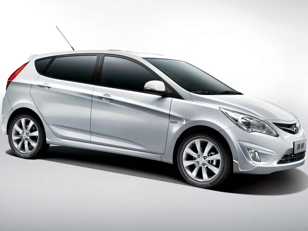 Hyundai Verna, III, 2010–2015, Хэтчбек 5 дв.: Вид сбоку