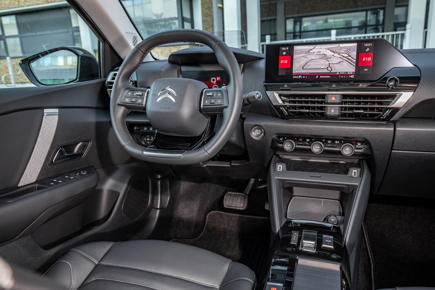 Citroen C4, III, 2020–2024, Hatchback 5 door: Front cabin