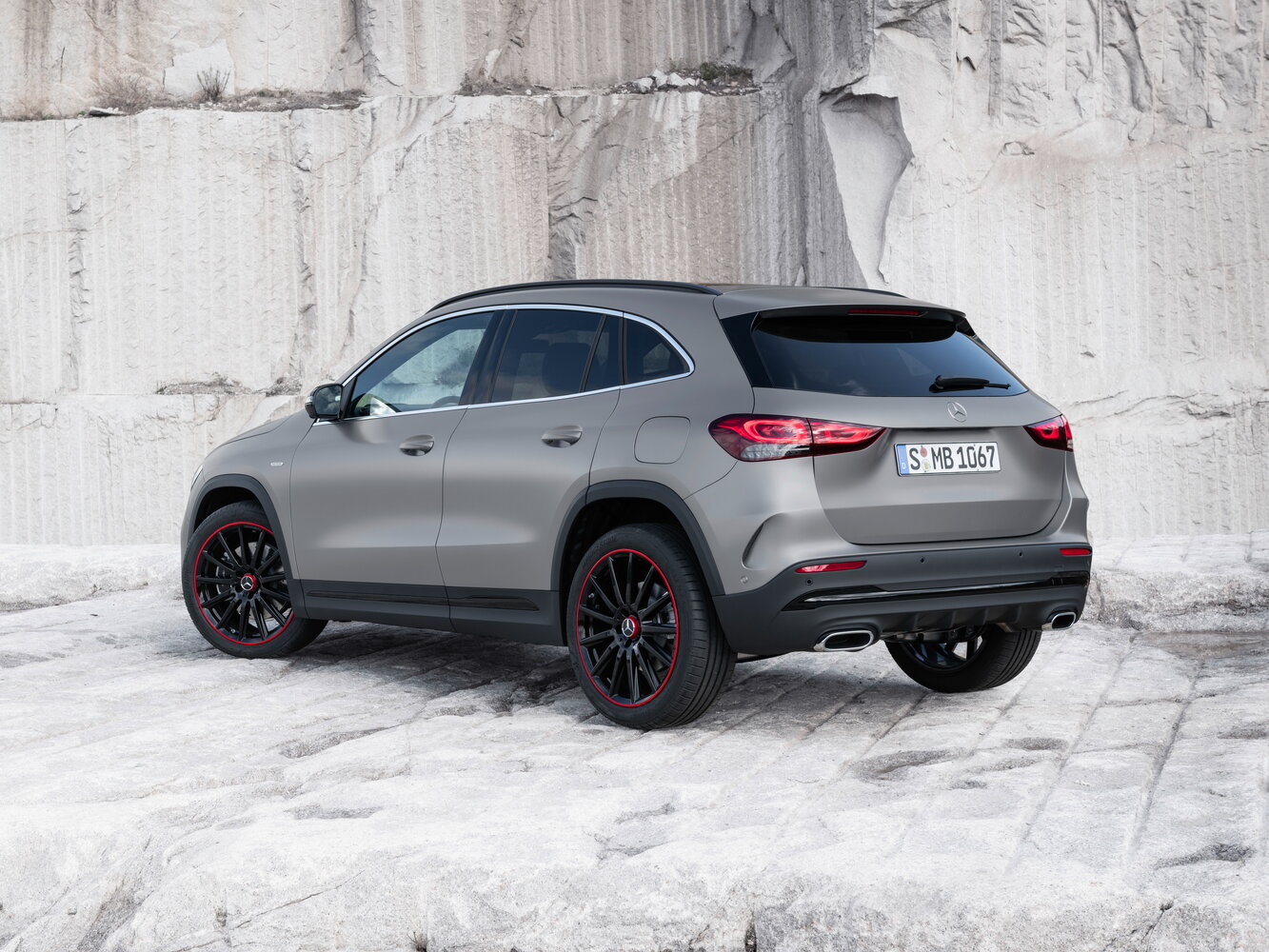 Mercedes-Benz GLA, II (H247), 2020–2023, Внедорожник 5 дв.: Вид сзади в три четверти