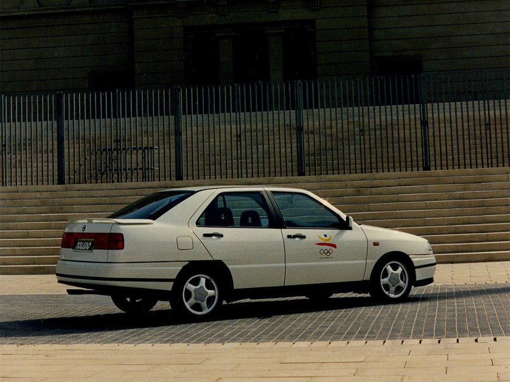 SEAT Toledo, I, 1991–1999, Лифтбек: Вид сзади в три четверти