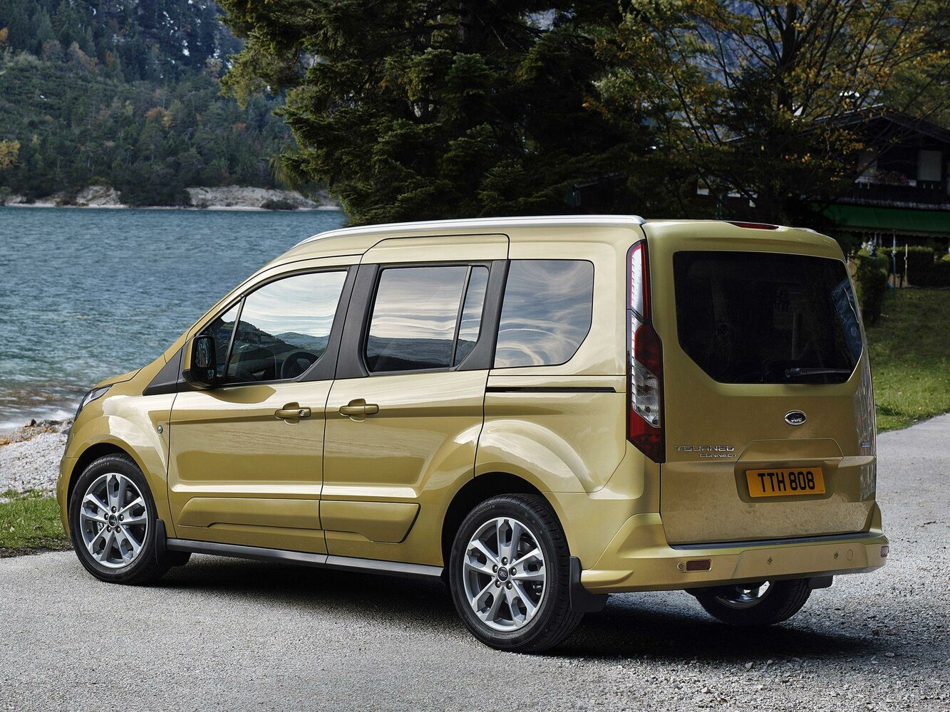 Ford Tourneo Connect, II, 2012–2018, Компактвэн: Вид сзади в три четверти